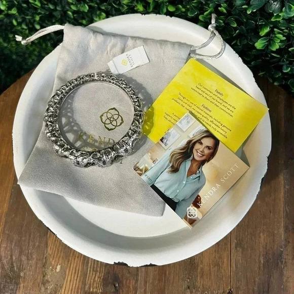 Kendra Scott Natalie Bangle Bracelet in Silver - Picture 4 of 4